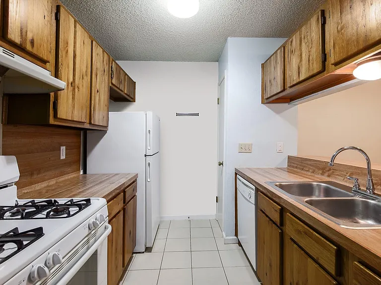 4407 Limewood Ct #B — Photo 11
