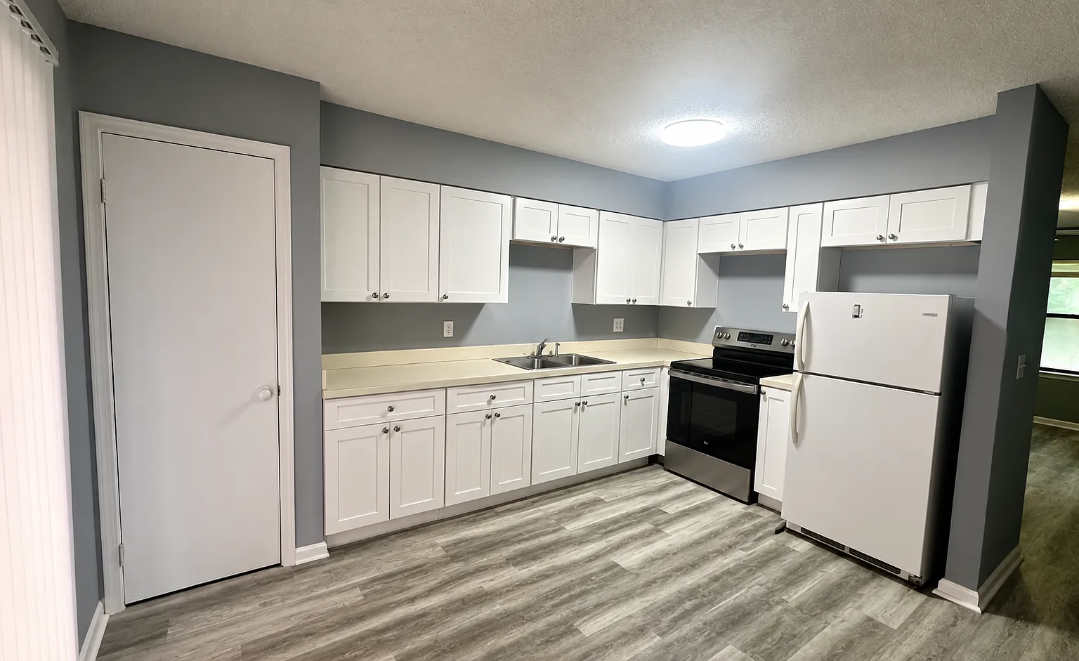 2 bed, 900 sqft, $1,645 — Photo 1