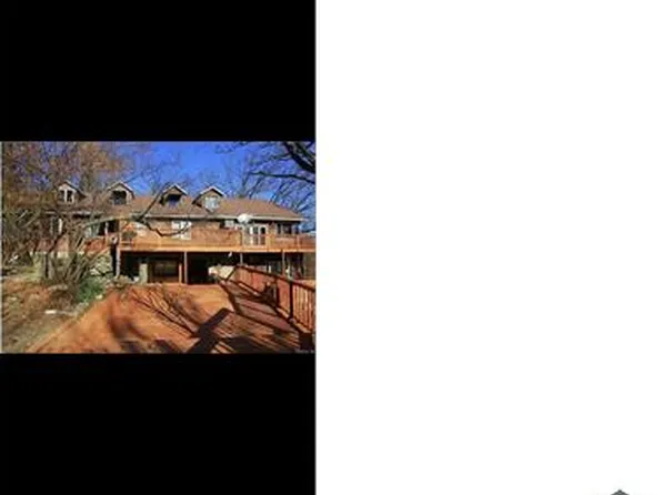 333 Lake Dr #A, Lake Peekskill, NY 10537