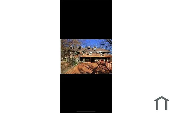 Building Photo - 333 Lake Dr #A