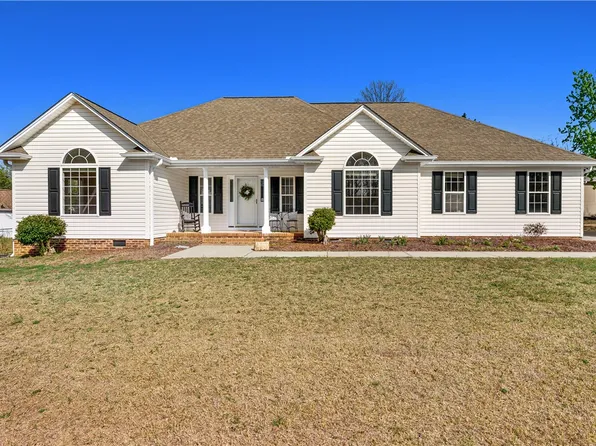 402 Dewsbury Ln, Piedmont, SC 29673