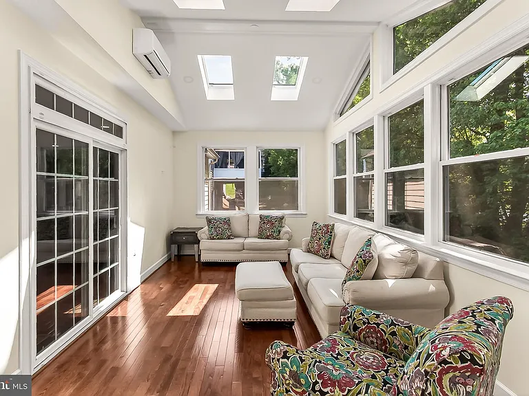 8901 Hargrove Ct — Photo 19