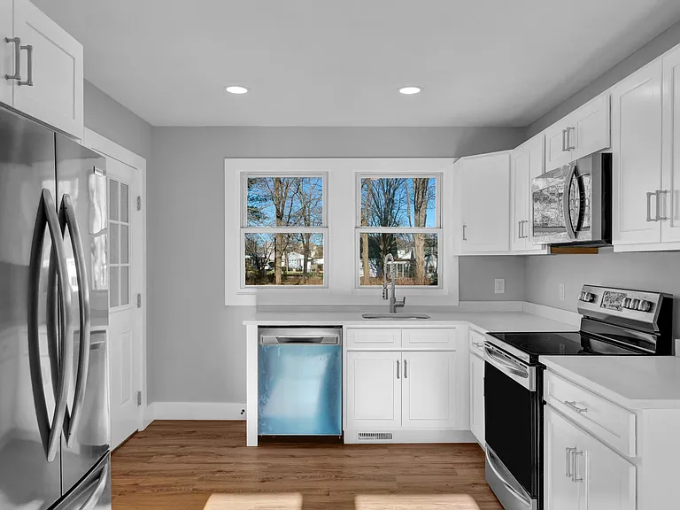 77 E Broad St — Photo 1