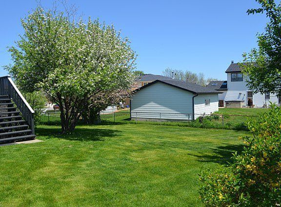3rd image of 16619 Bristol Ln