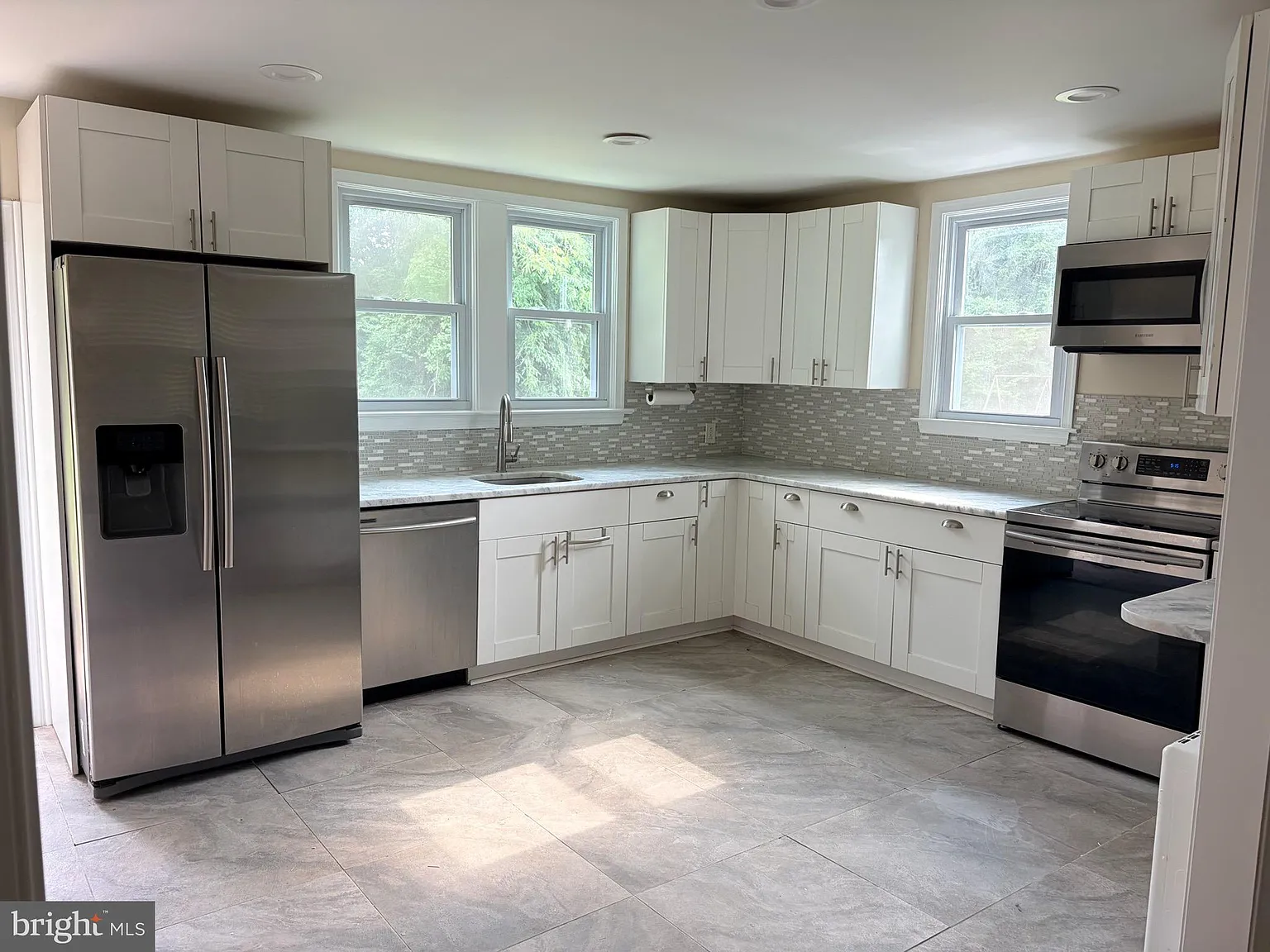 3 bed, 1440 sqft, $3,200 — Photo 2