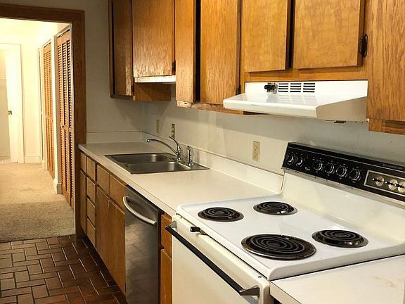 2nd image of 2315 Irving Ave S #B
