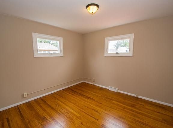 5th image of 1002 Sussex Dr
