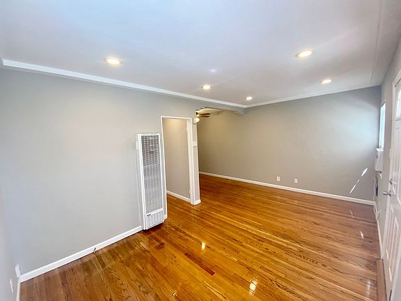 3rd image of 641 W Glenoaks Blvd #B