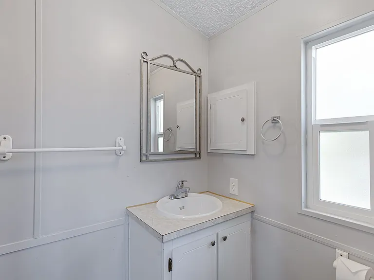 755 W Dewey Ave — Photo 10