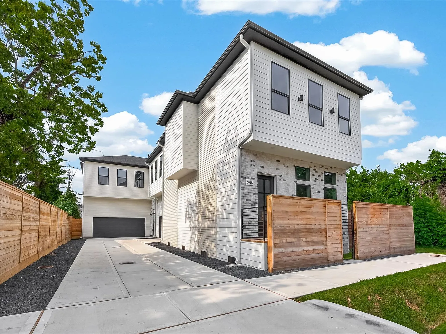 3 bed, 3.5 bath, 2230 sqft, $3,450 — Photo 3