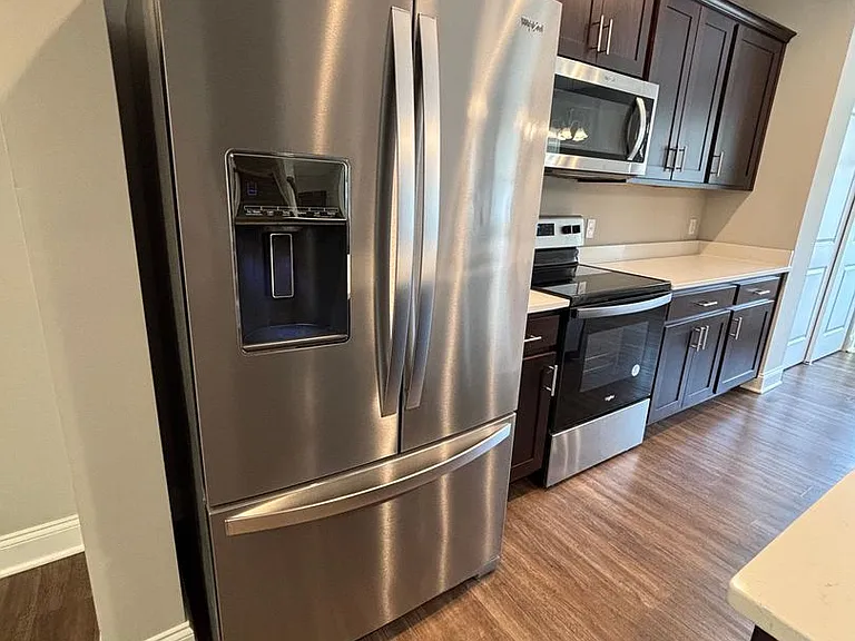 70 Hawthorne Dr — Photo 4