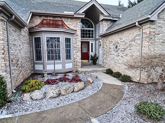 2nd image of 16062 Silverwood Dr