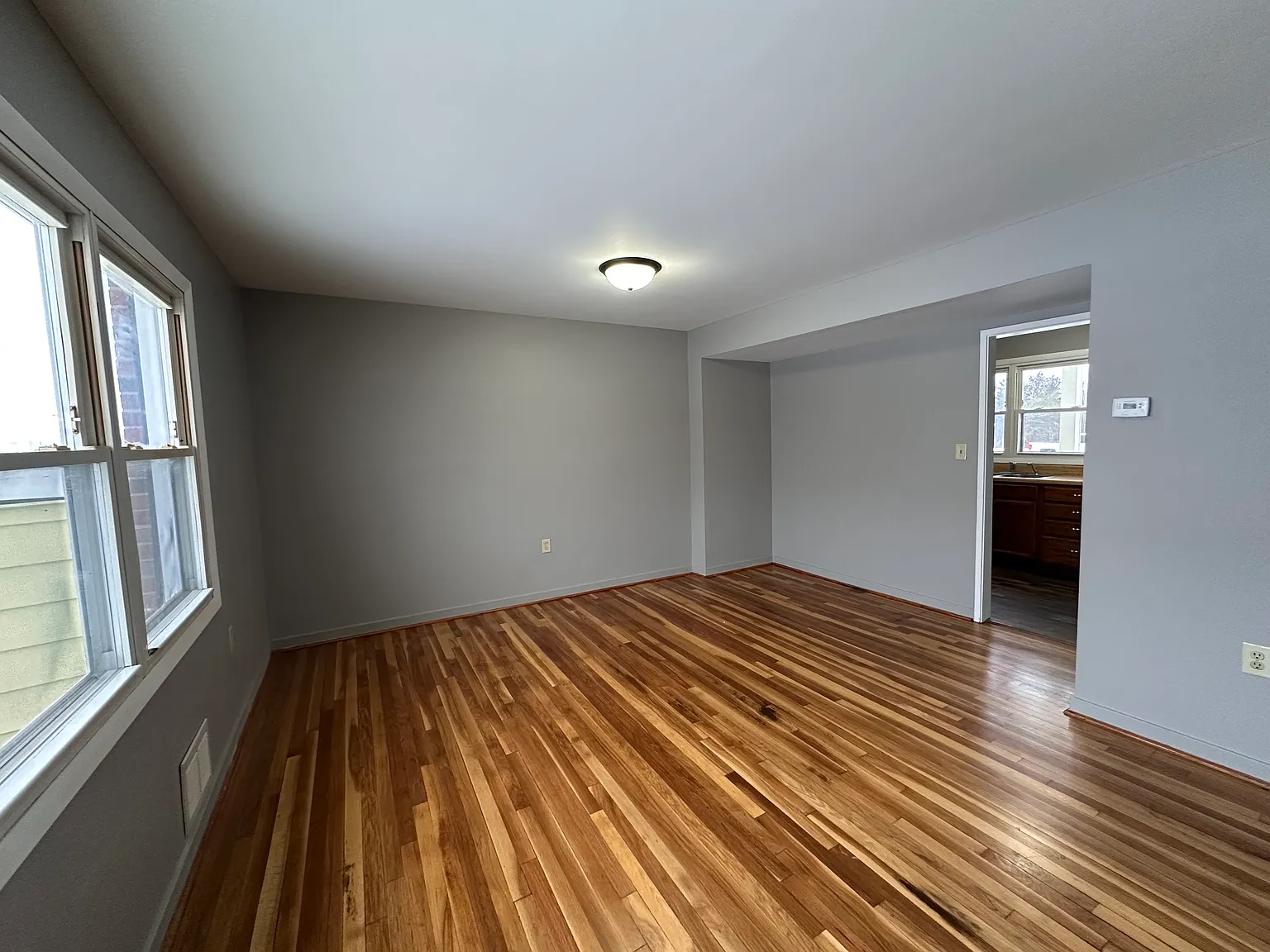 3 bed, 14 sqft, $995 — Photo 3