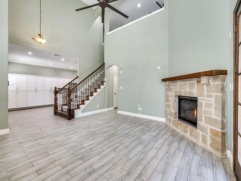 4068 Winsor Dr — Photo 5
