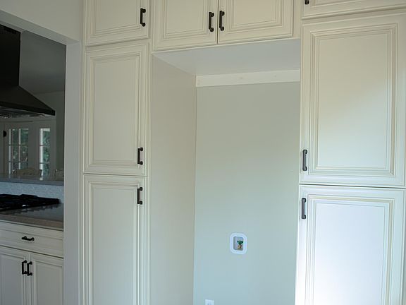 5th image of 5838 Newlin Ave