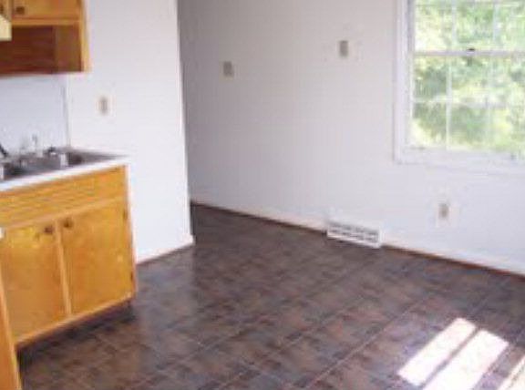 5th image of 927 Brookdale St