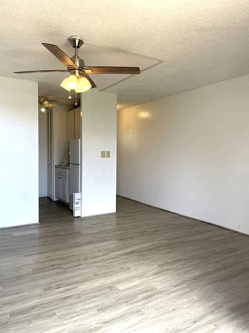Pet-Friendly Moiliili Unit For Rent Available Now — Photo 4
