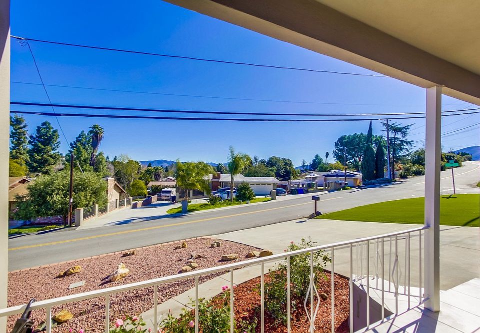 1st image of 3906 Calavo Dr