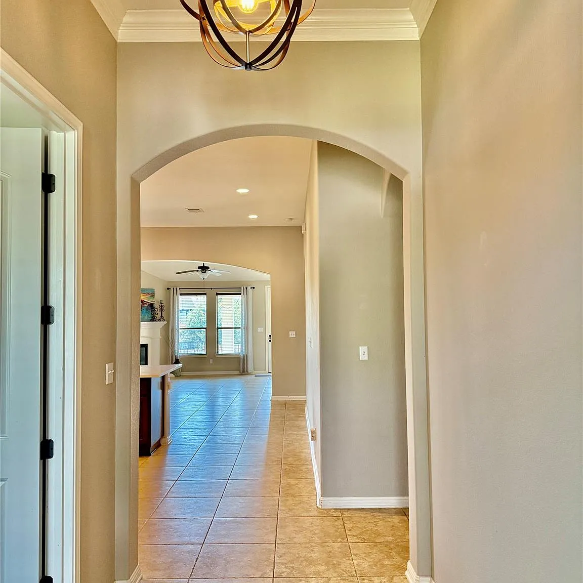 3 bed, 2.0 bath, 2024 sqft, $3,200 — Photo 2