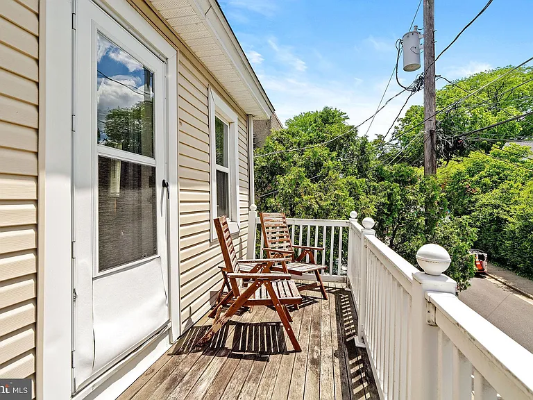 69 Pine St #2 — Photo 3