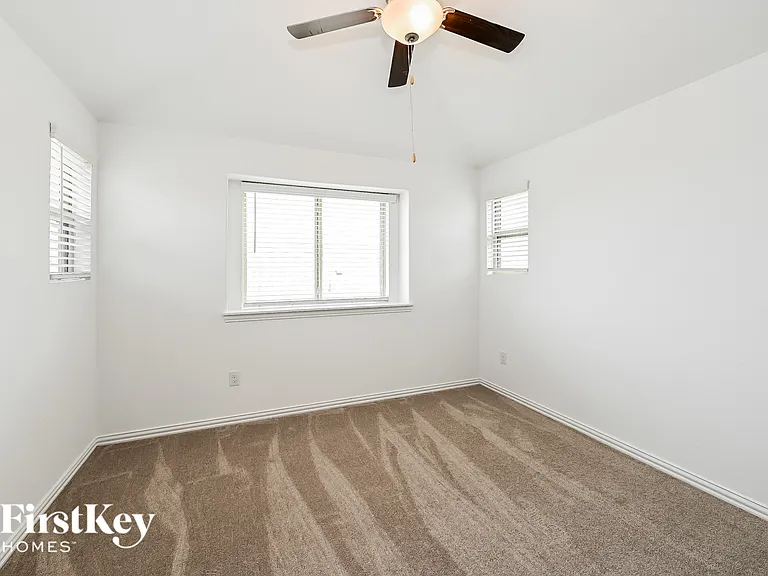 14915 Lake Shore Ave — Photo 11