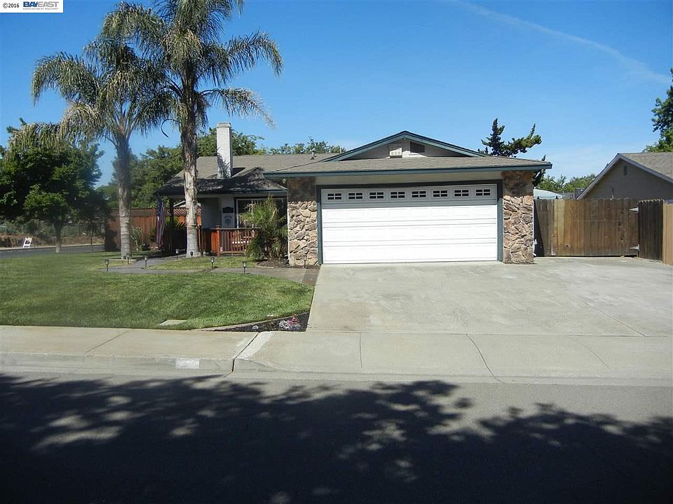 1st image of 512 Swallow Dr