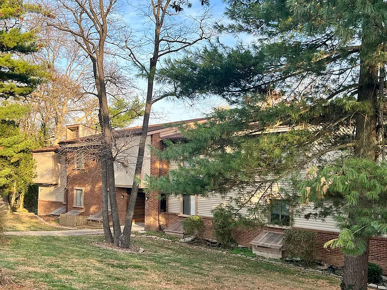 100 Woodhenge Dr — Photo 1