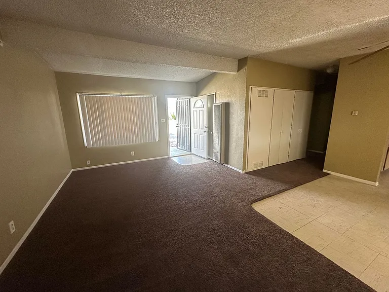 316 Palm Dr — Photo 3
