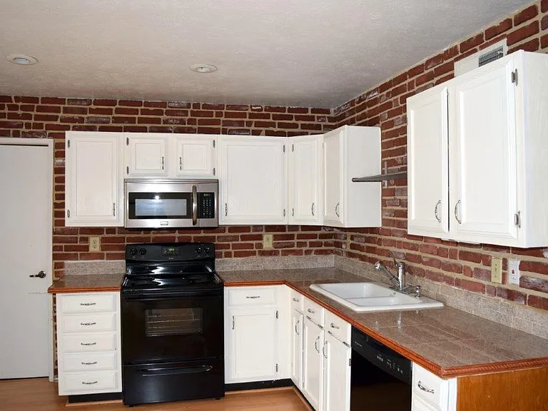 506 Willow Oak St — Photo 2
