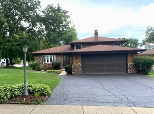 850 W Spring St, South Elgin, IL 60177