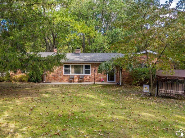 7712 Secor Rd, Lambertville, MI 48144