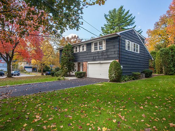 4th image of 8 Sherwood Dr