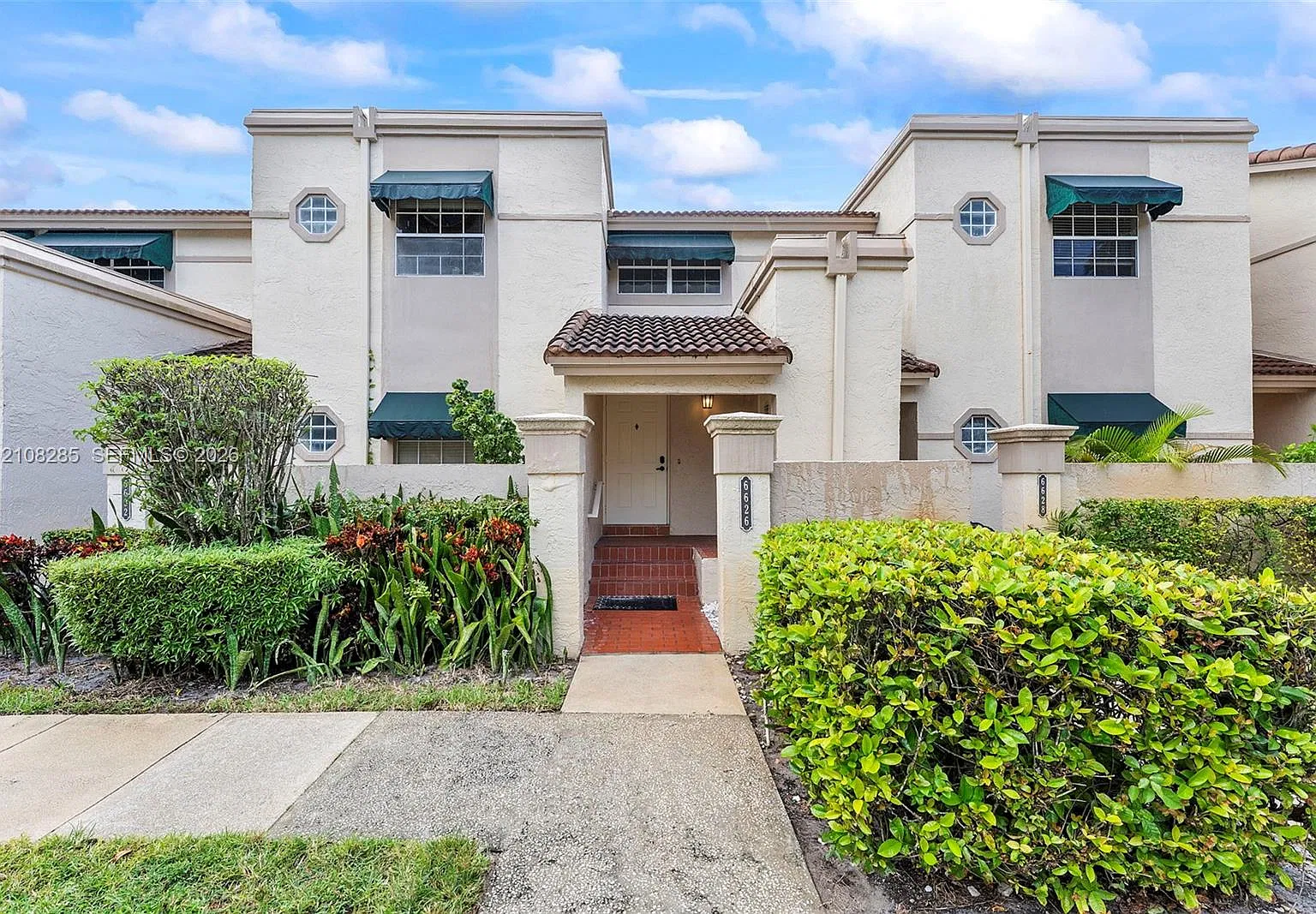 Plum At Boca Pointe Condo — Photo 1