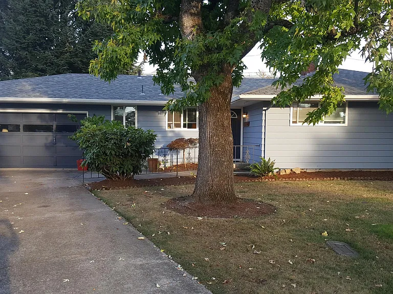 2585 Jasmine St — Photo 1