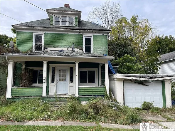 19 Barrows St, Jamestown, NY 14701