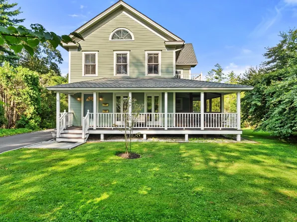 30 Cliffwood St, Lenox, MA 01240