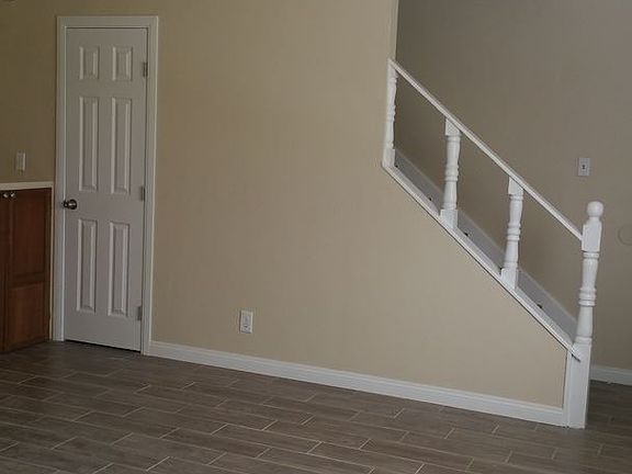 4th image of 342 Greenbriar Townhouse Way