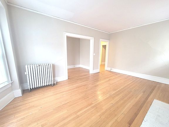 4th image of 2549 N Lake Dr #2