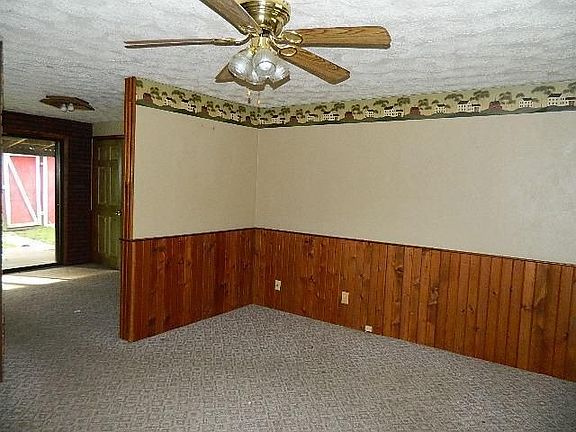 2nd image of 608 Maple Hill Dr