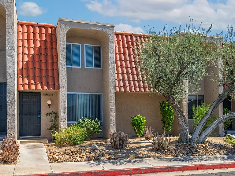 2298 N Indian Canyon Dr #E — Photo 2