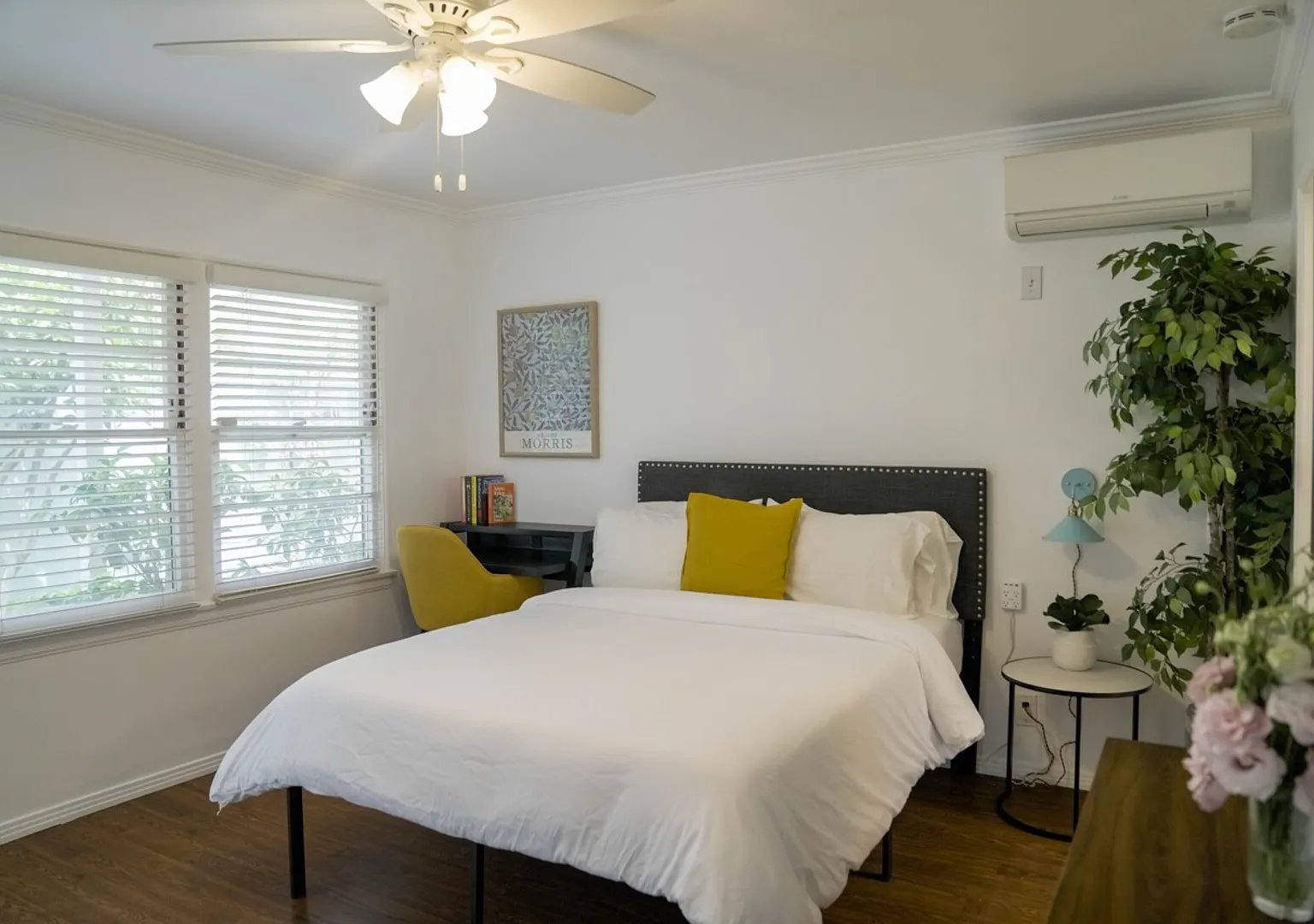 Bright Studio with Garden Access - Montana Ave — Photo 1