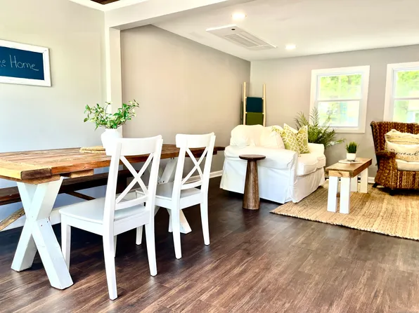 25 Mohawk Trail, East Hampton, CT 06424