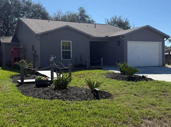 110 Captains Bay Dr, Rockport, TX 78382