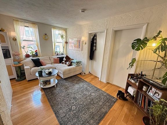 3rd image of 35 Charter St #8