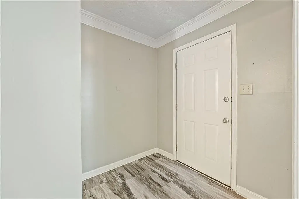 3 bed, 2.0 bath, 1998 sqft, $2,499 — Photo 4