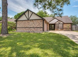 303 Lochnell Dr, Houston, TX 77062