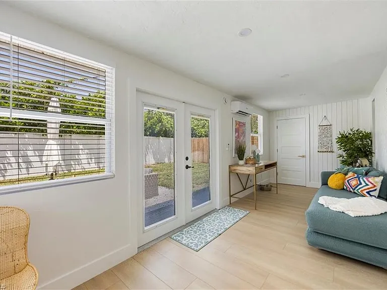 4523 Fluvia Ave — Photo 10