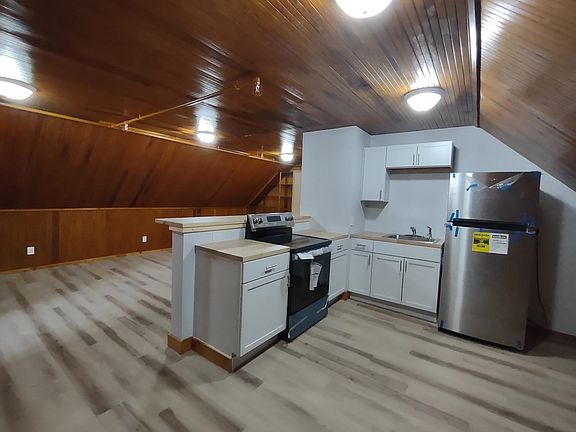 4th image of 109 Pleasant St #302