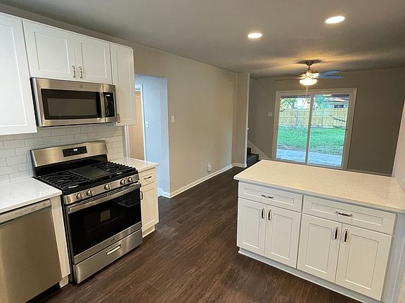 Updated kitchen, quartz countertops