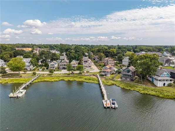 20 Edwin St, Barrington, RI 02806